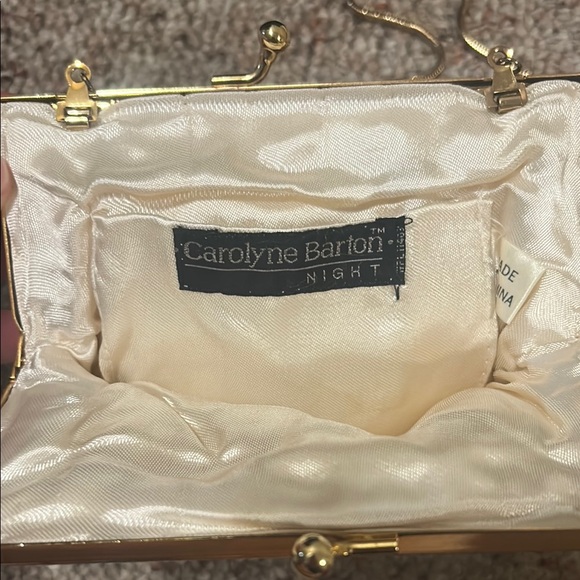 Carolyne Barton Night Elegant Cream Beaded seashell Clutch with Gold Chain - Picture 2 of 4